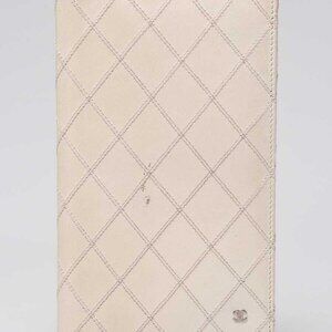 Chanel White Diamond Stitch Leather L Yen Wallet